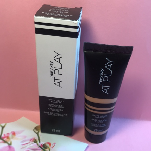 Mary Kay At play Makeup Medium Color - Picture 2 of 5